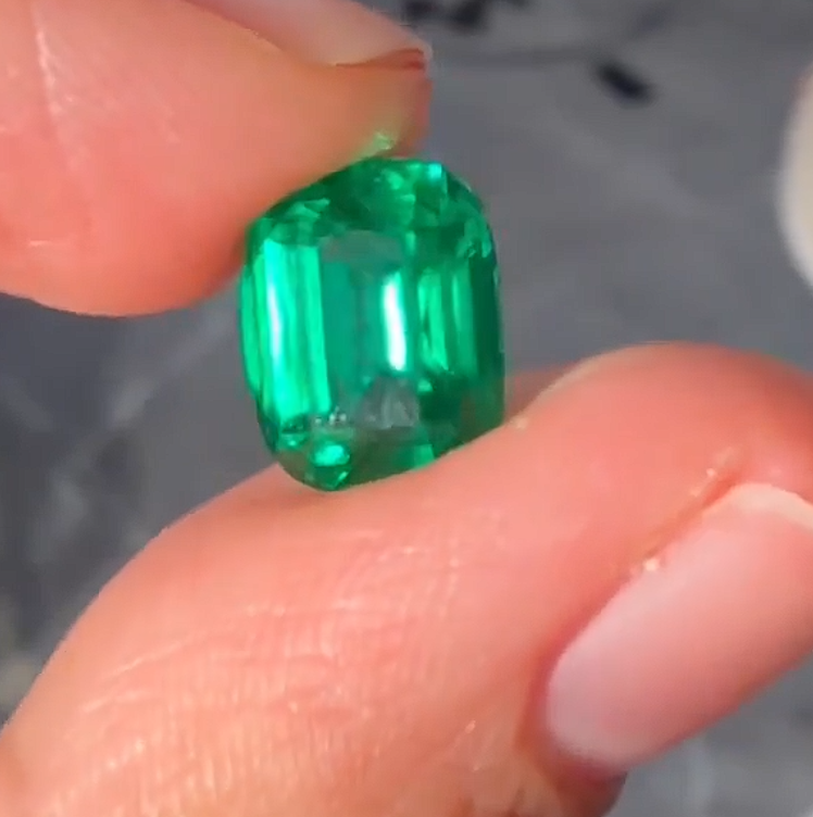 Yuki-lab-emerald loose stone