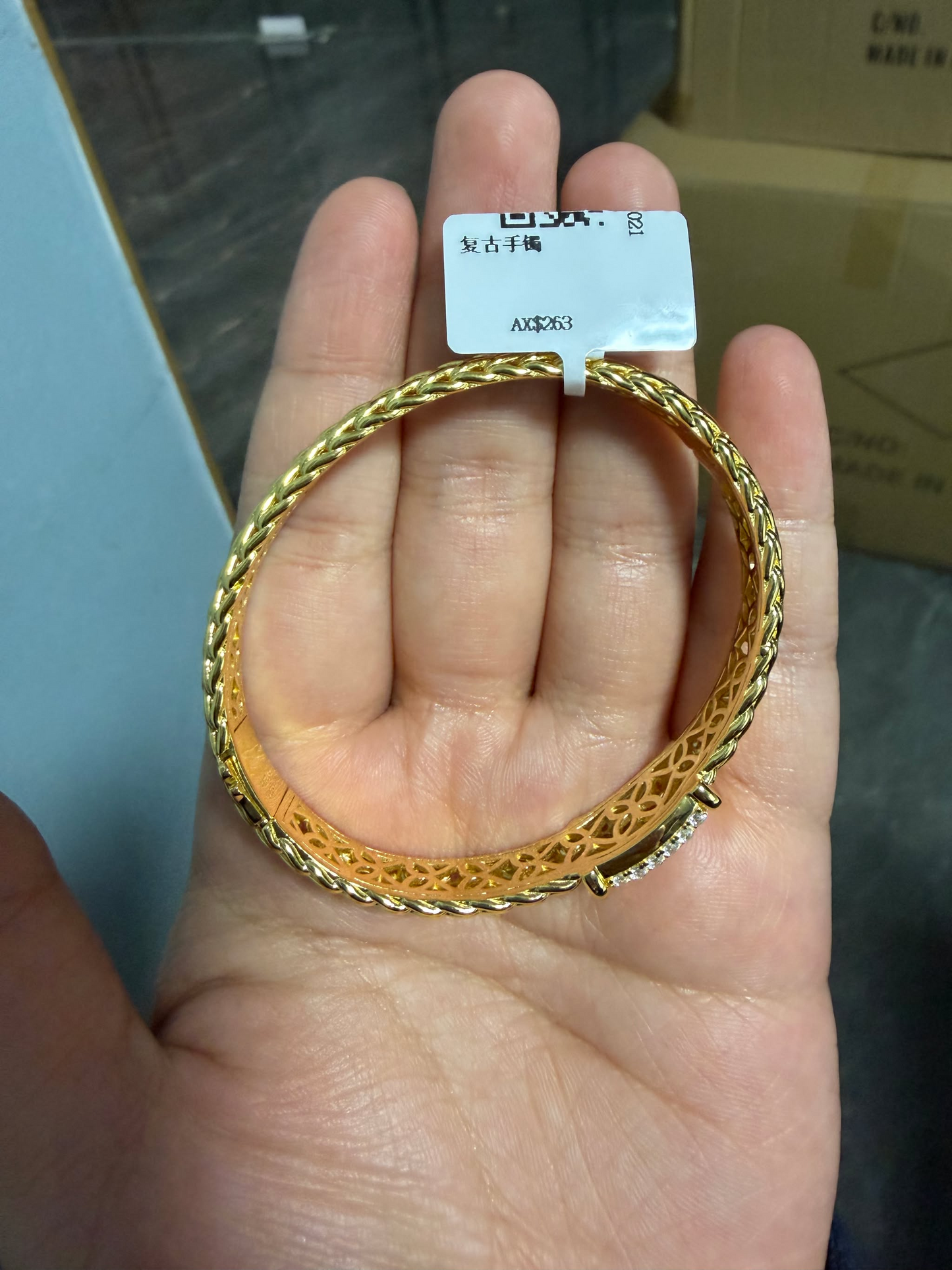 Yuki-price of difference for 24803