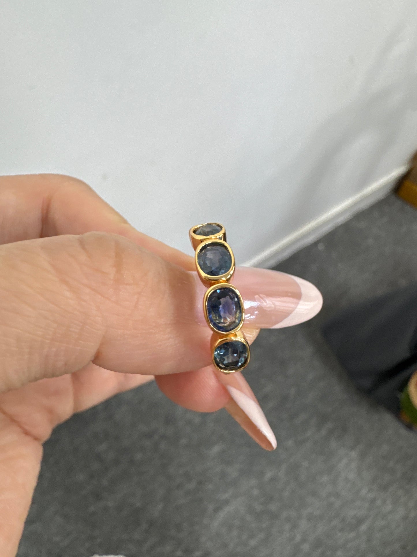G014 Cassie Nika US7 gold sample