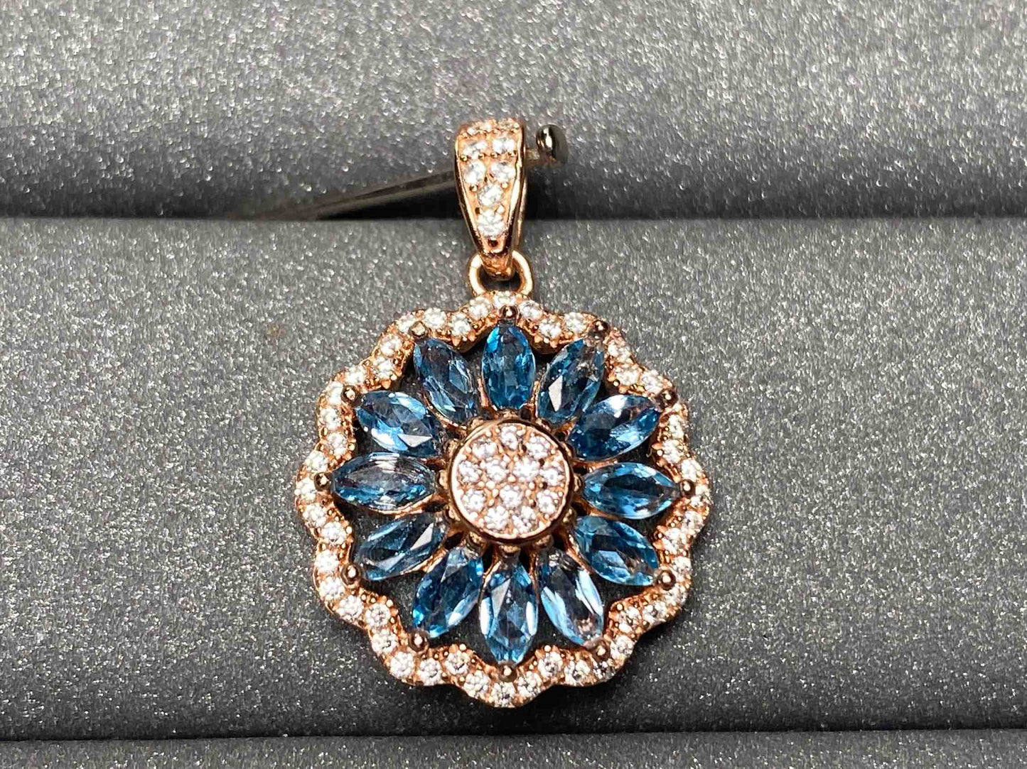 A3520 Topaz Pendant