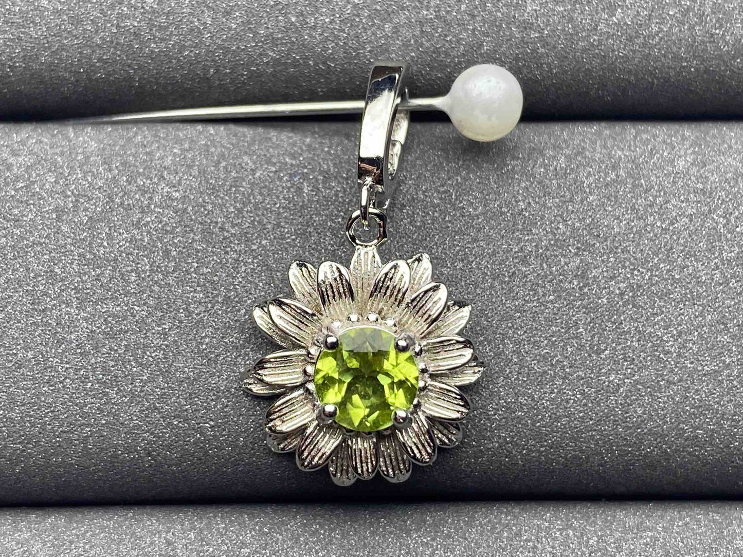 5108 Peridot Pendant