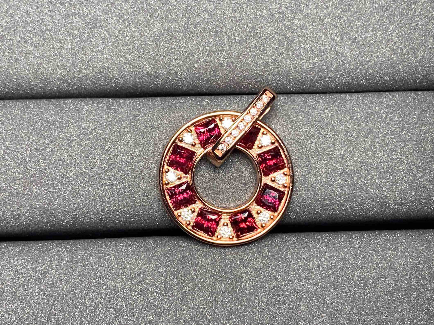 5268 Garnet Pendant
