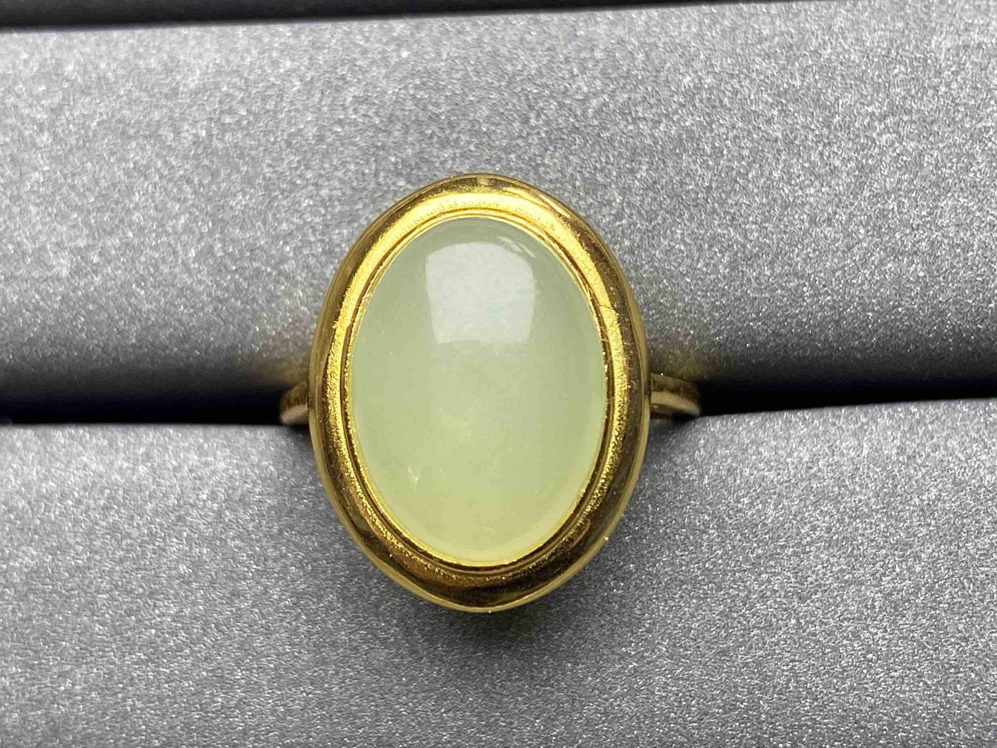 5620 He tian jade Ring