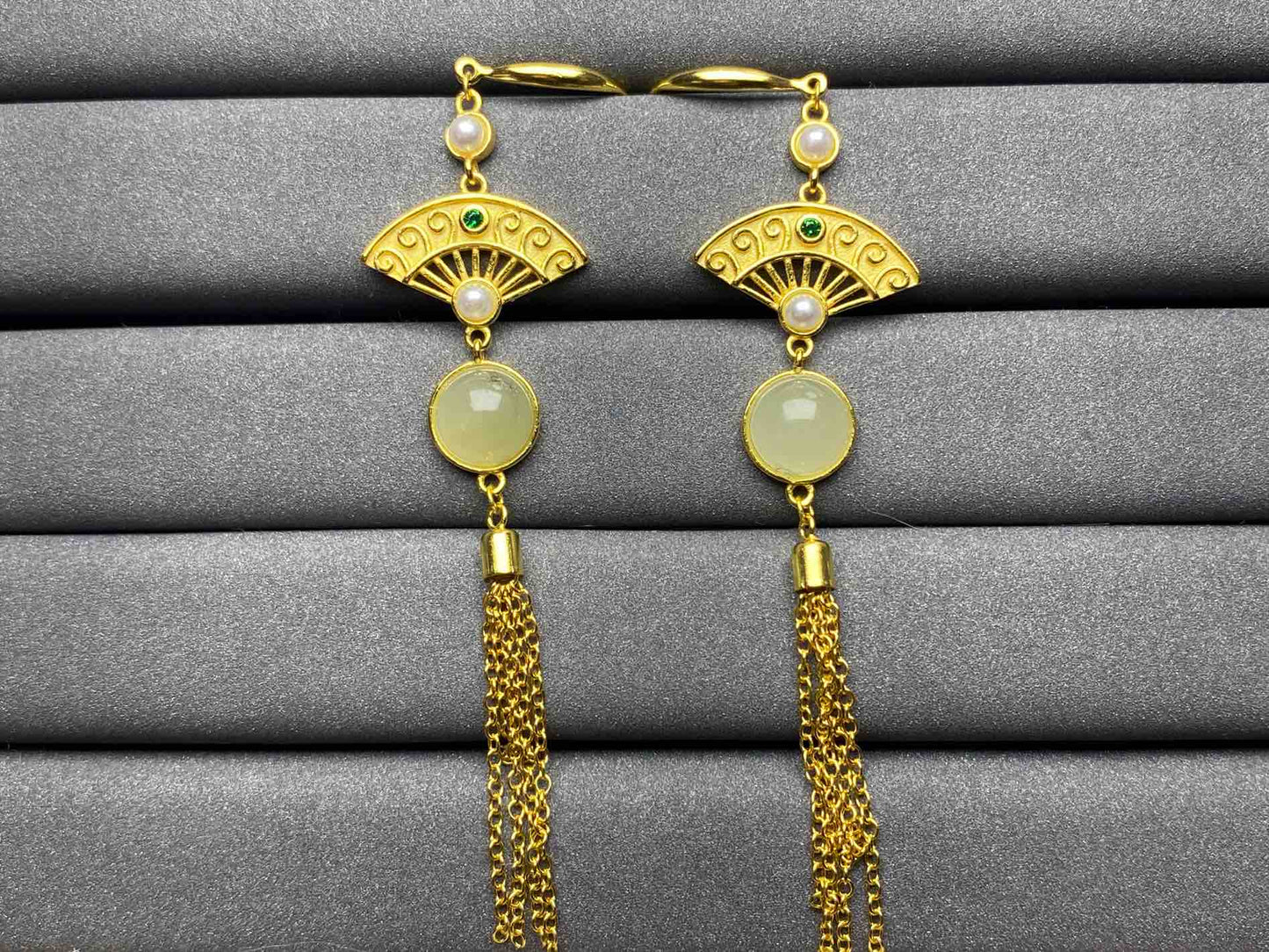 5621 He tian jade Earrings