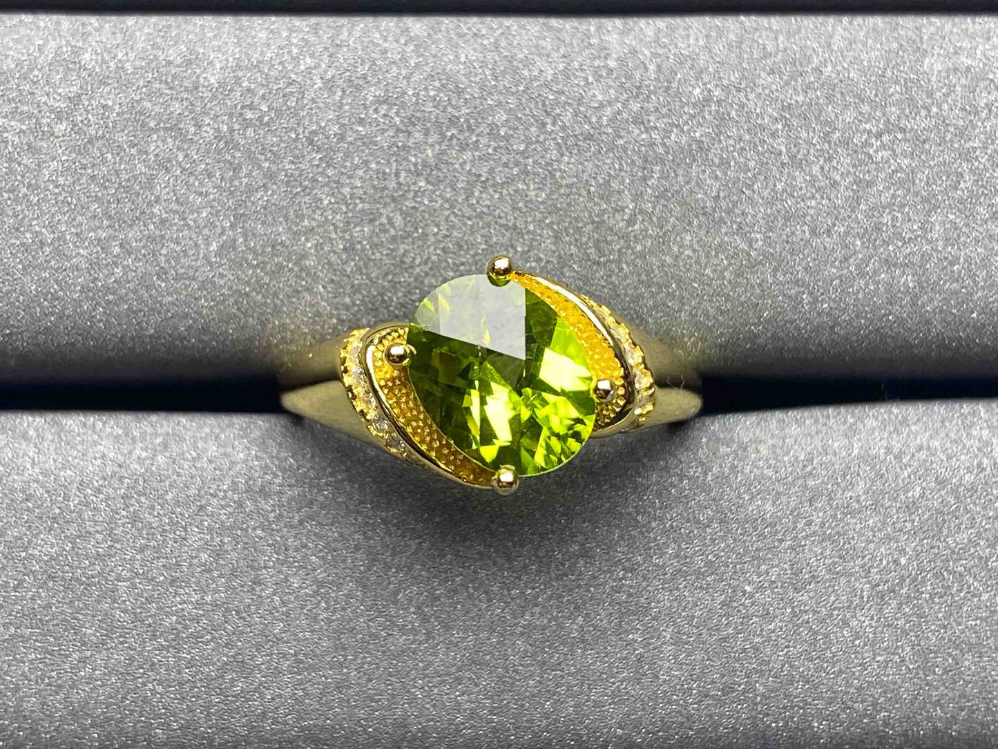 5996 Peridot Ring