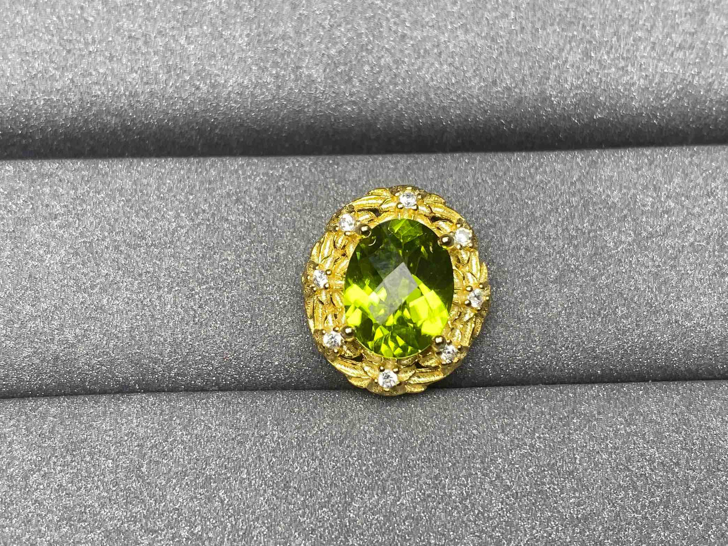 6055 Peridot Pendant