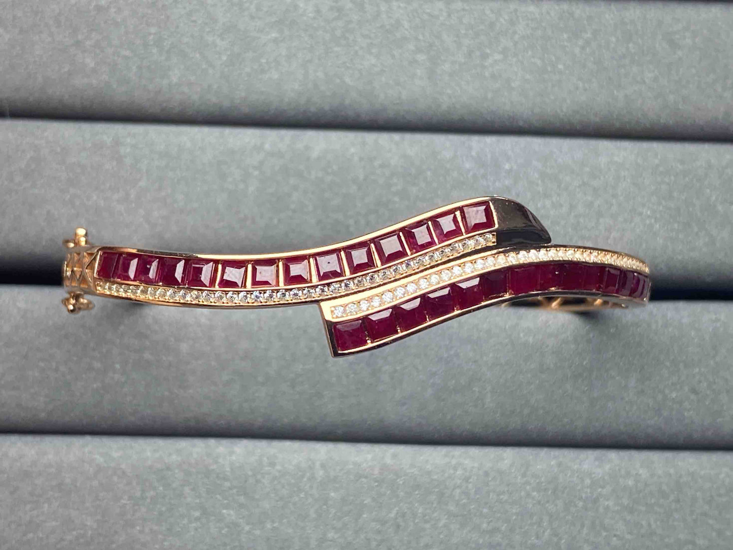 6096 Ruby Bangle