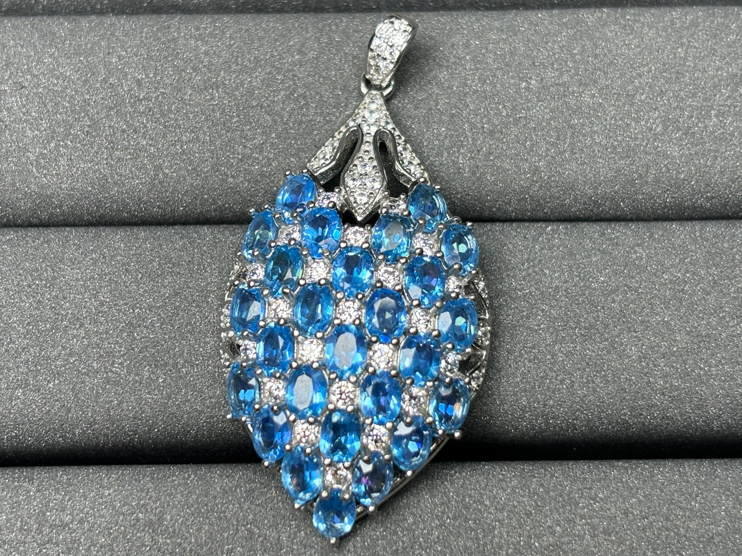 6225 Topaz Pendant