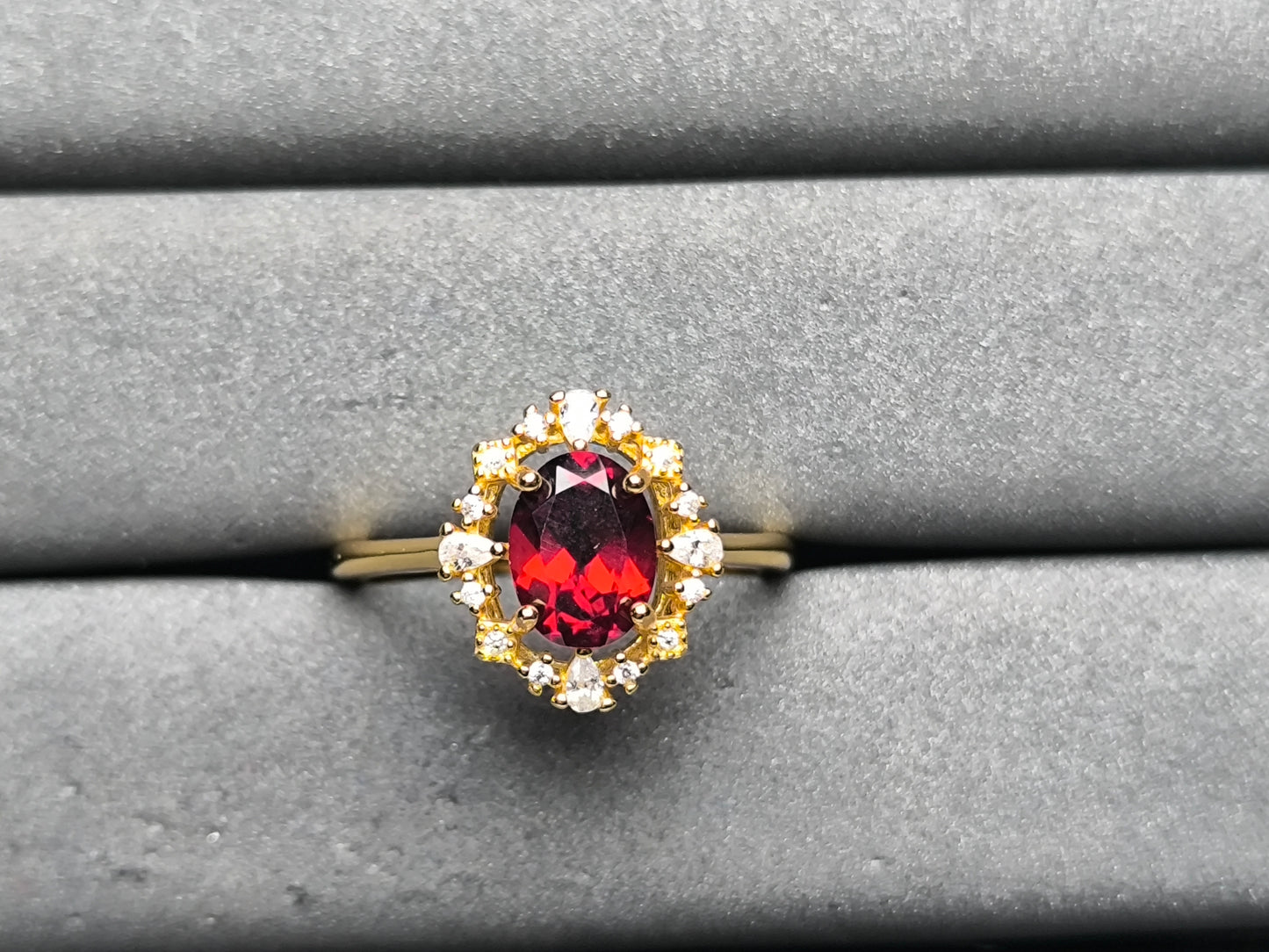 A10169 Garnet Ring