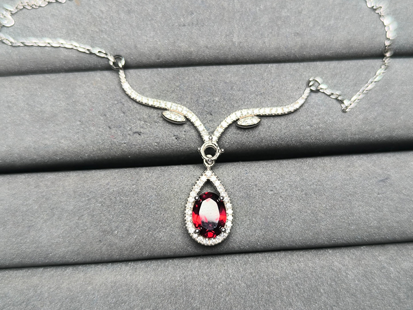 A10195 Garnet Necklace
