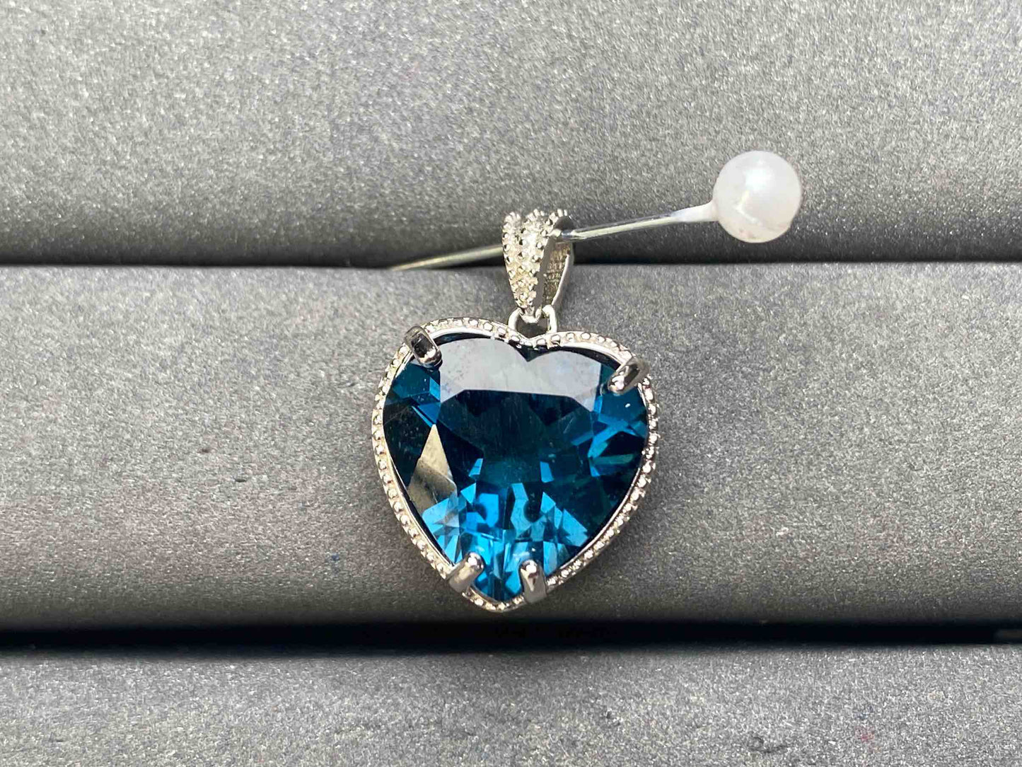 A10327 Topaz Pendant