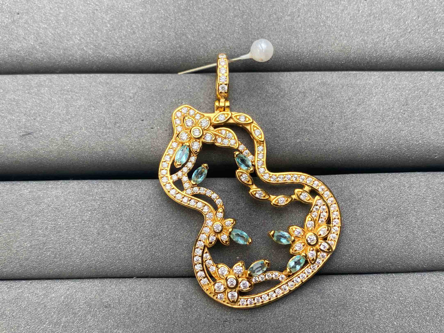 A10347 Topaz Pendant