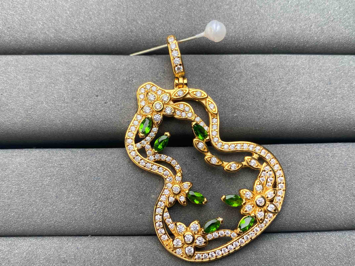 A10354 Diopside Pendant