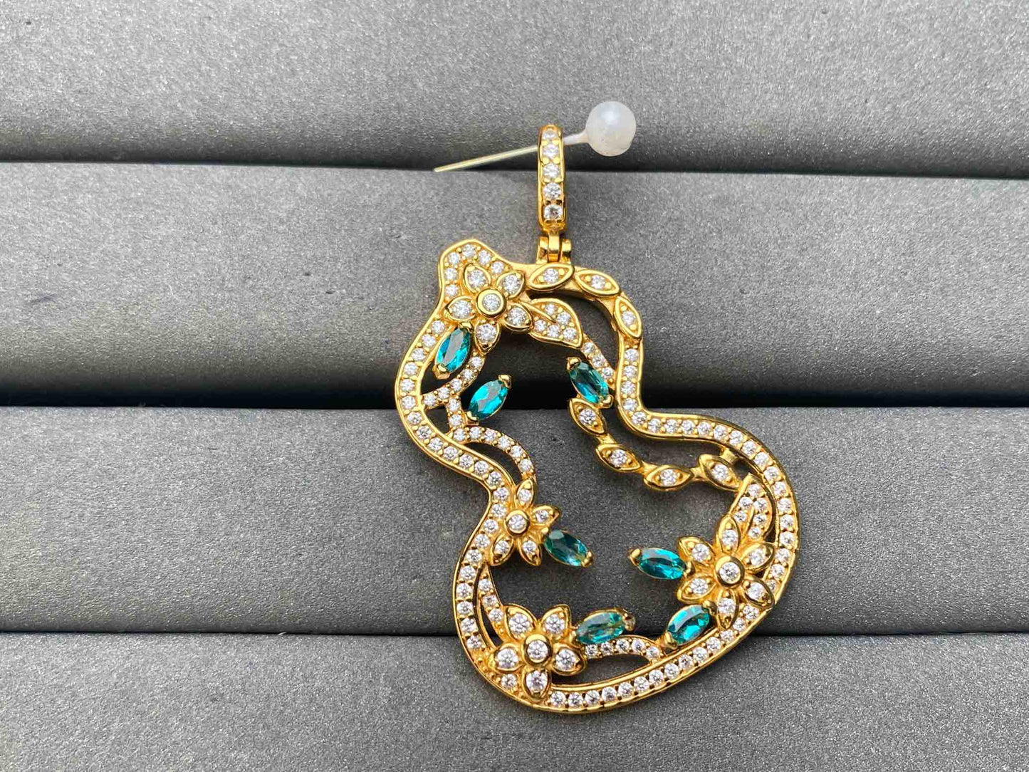 A10360 Topaz Pendant