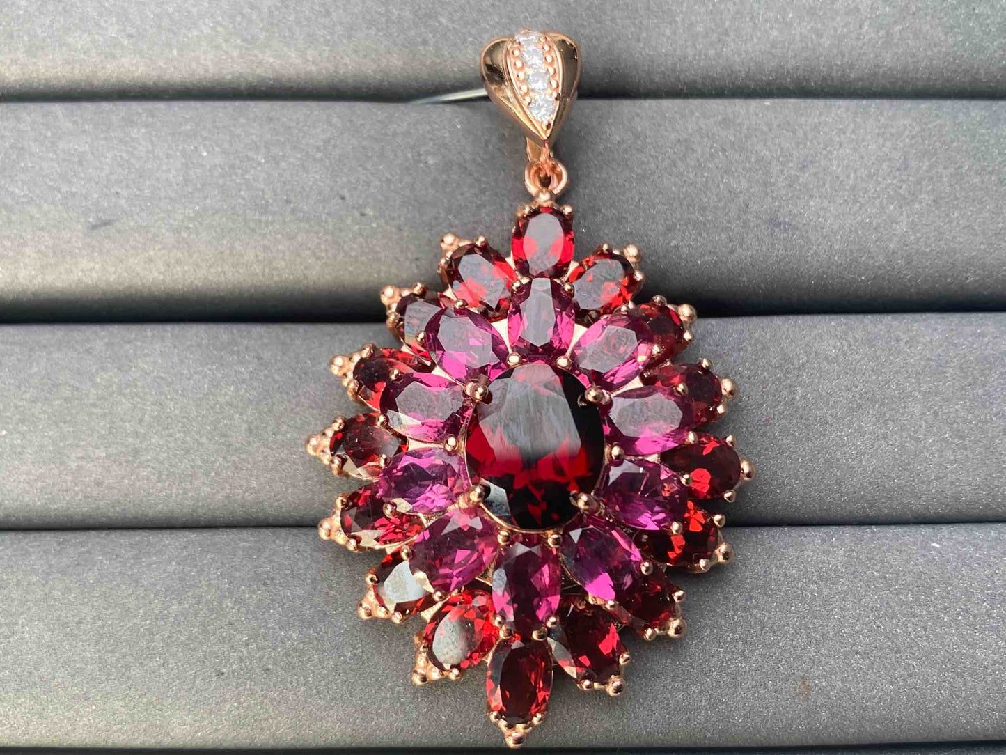 A10424 Garnet Pendant