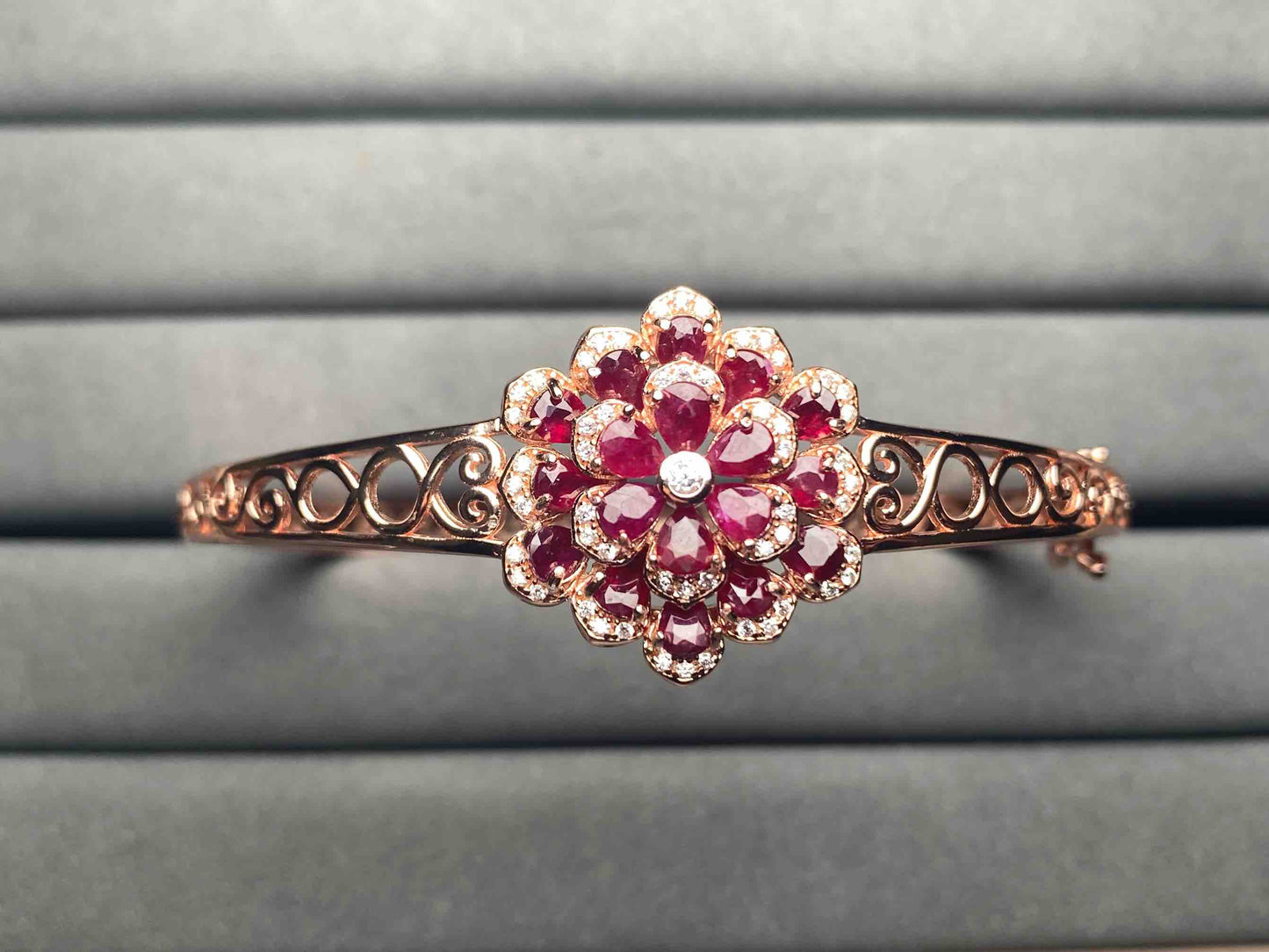 A10530 Ruby Bangle