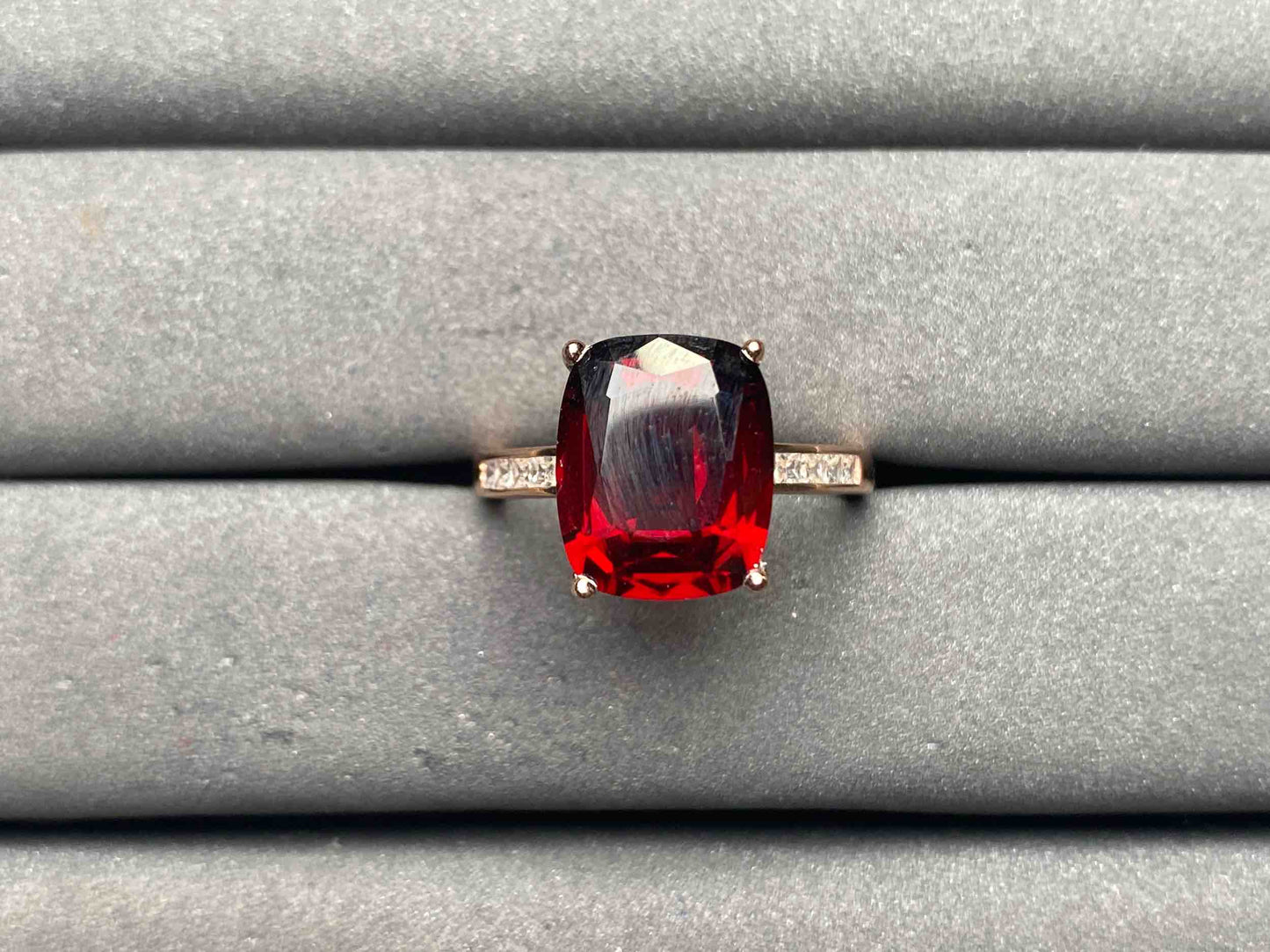 A10568 Garnet Ring