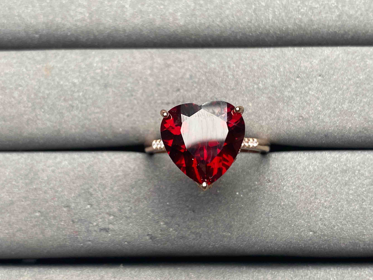 A10573 Garnet Ring