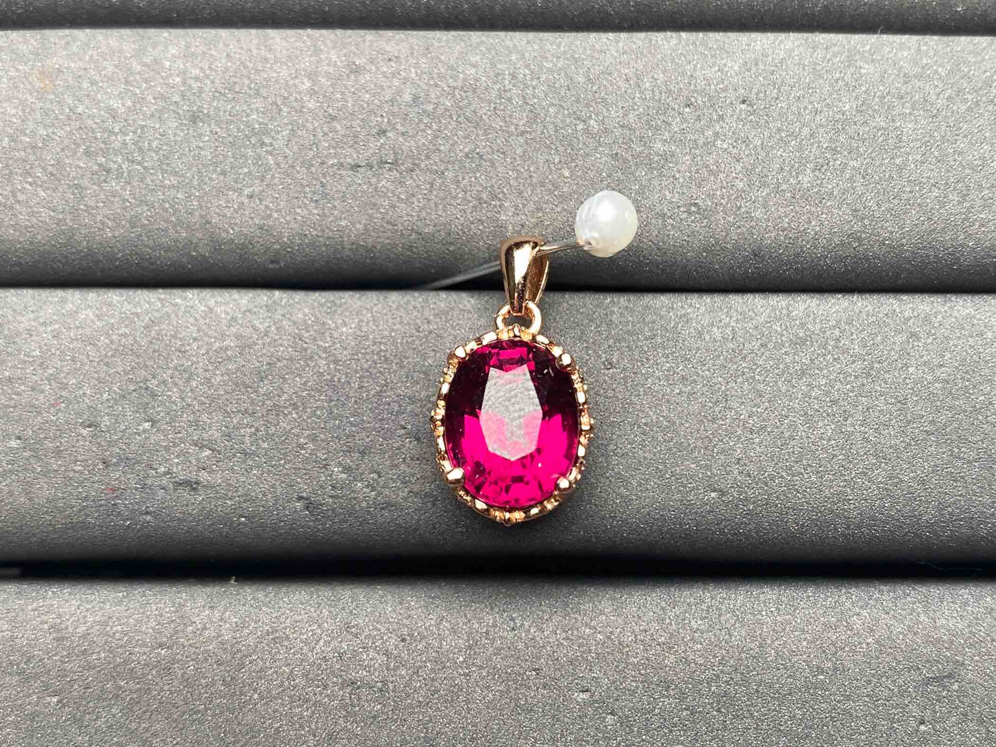 A10574 Garnet Pendant