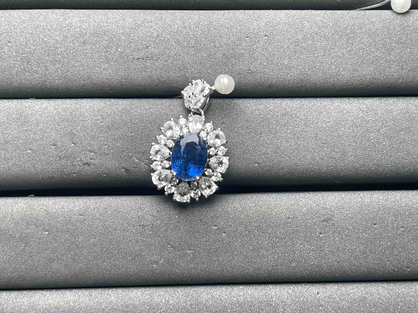 A10662 Sapphire Pendant