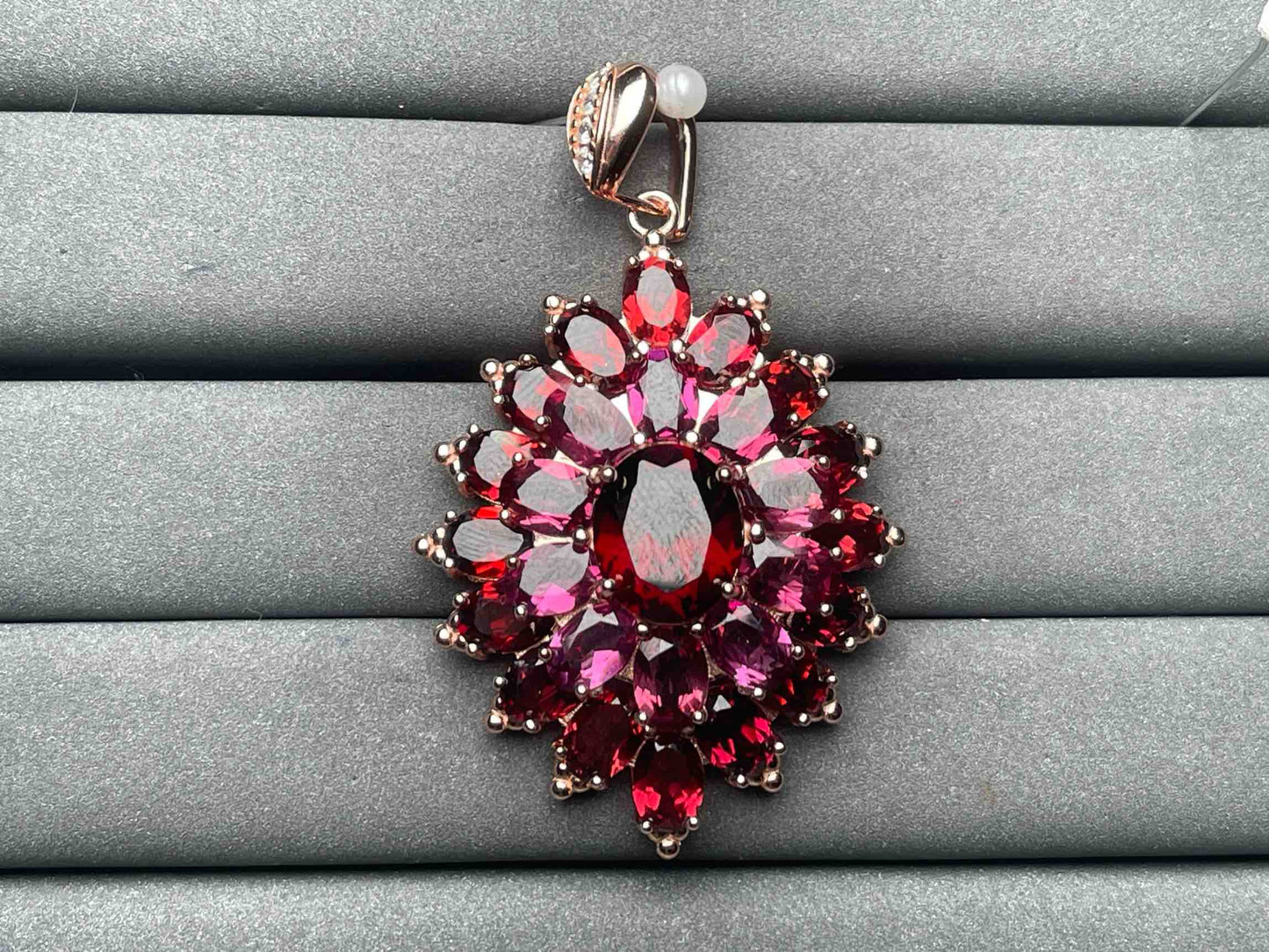 A10725 Garnet Pendant