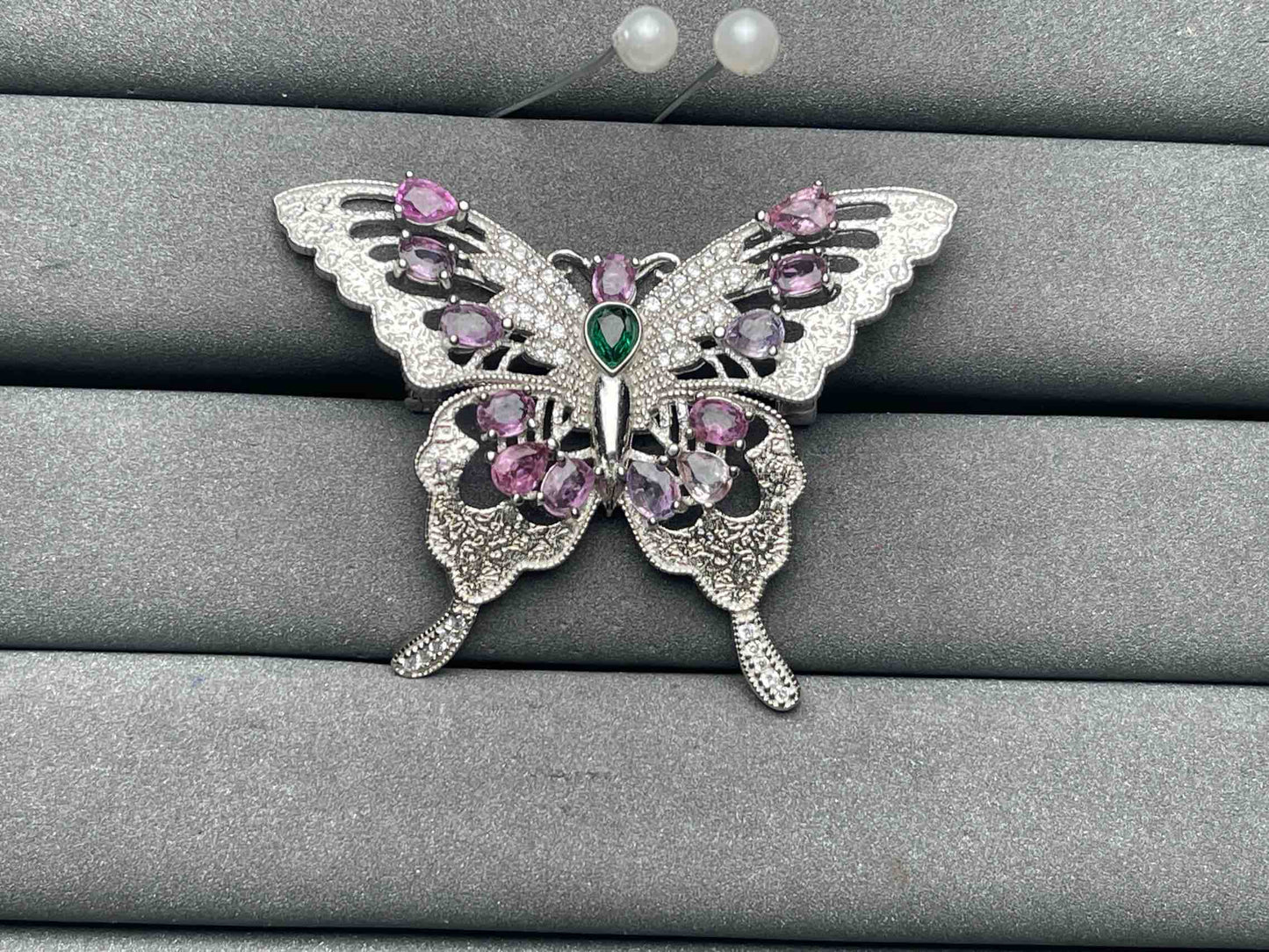 A10749 Sapphire brooch