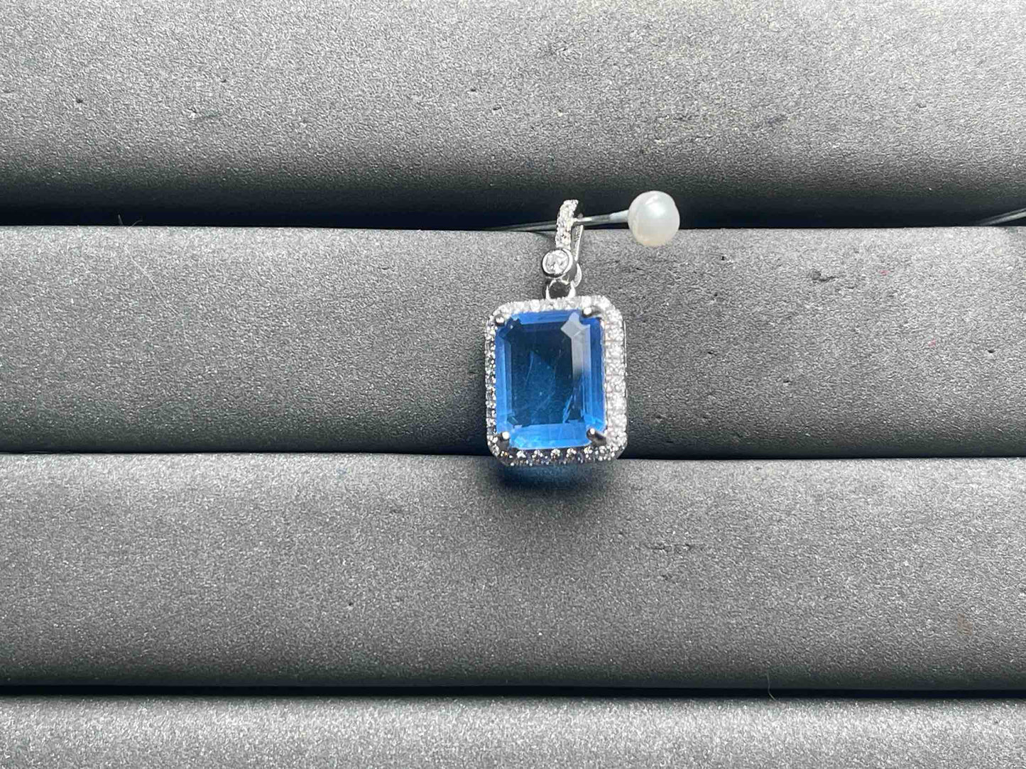 A10897 Color Changing Pendant