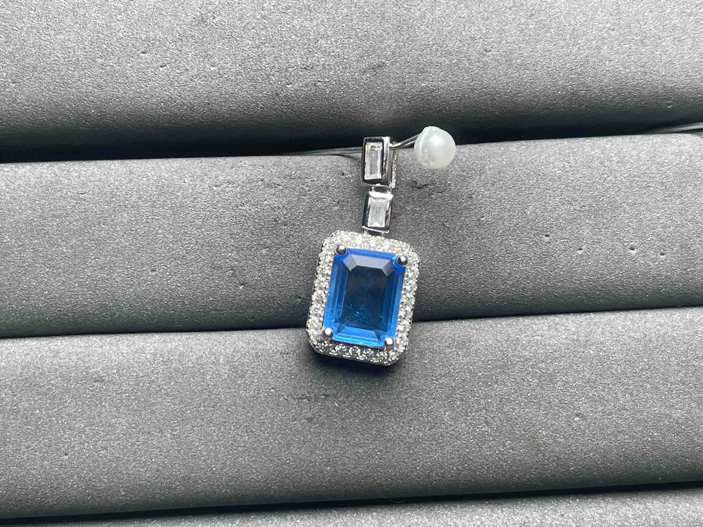A10903 Color Changing Pendant
