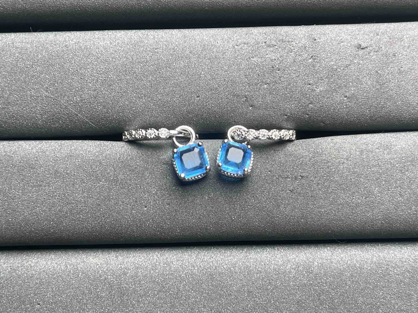 A10909 Color Changing Earrings