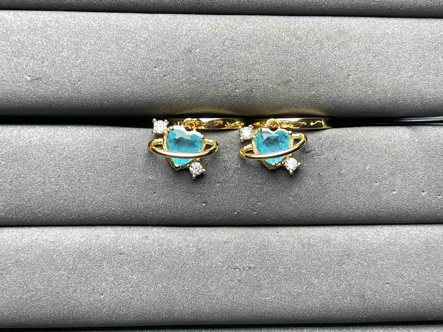 A11135 Color Changing Earrings