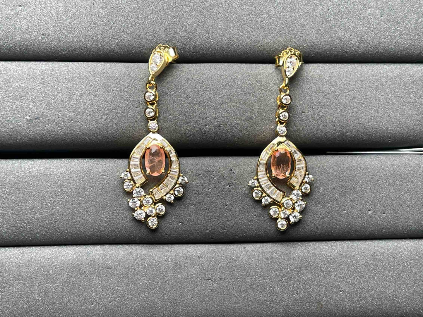 A11136 Color Changing Earrings