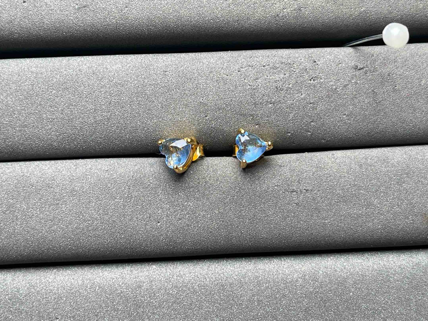 A11158 Color Changing Earrings