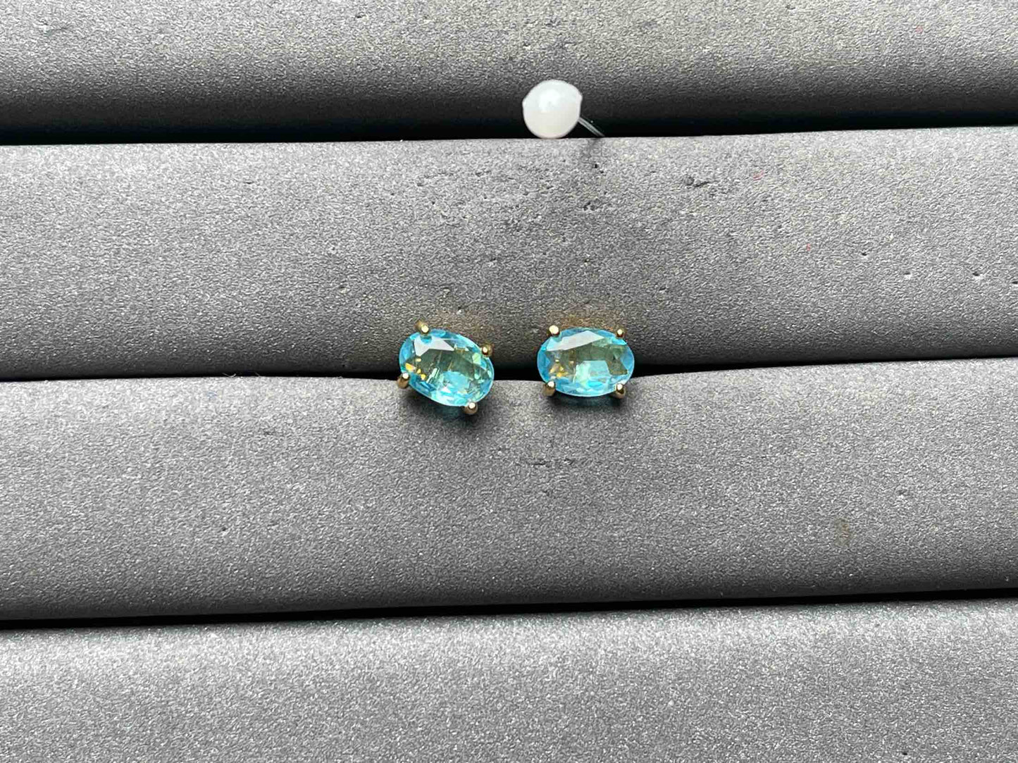 A11159 Color Changing Earrings