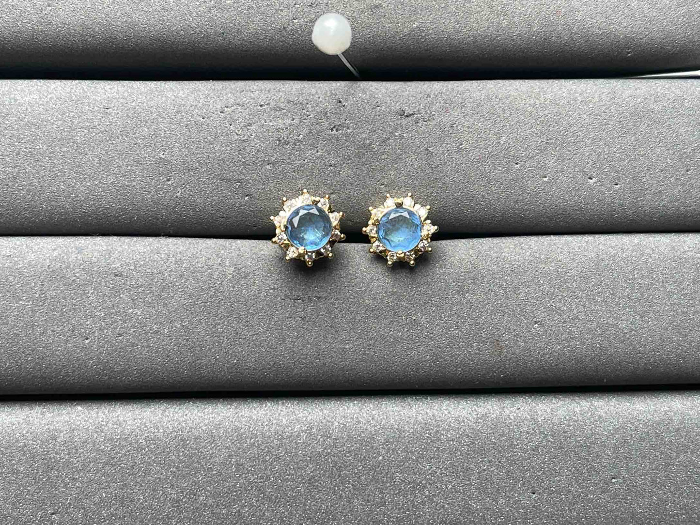 A11162 Color Changing Earrings