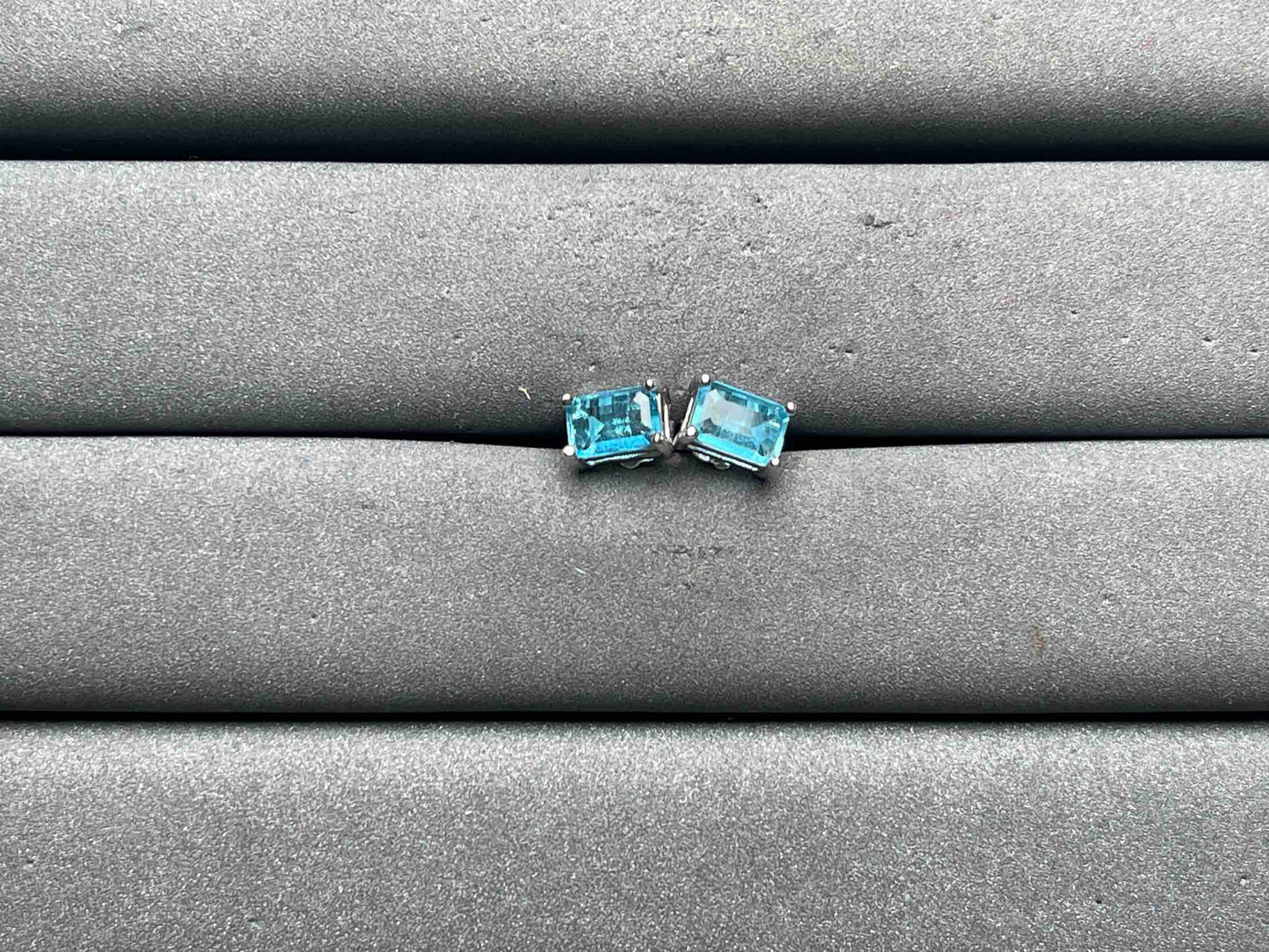 A11234 Color Changing Earrings