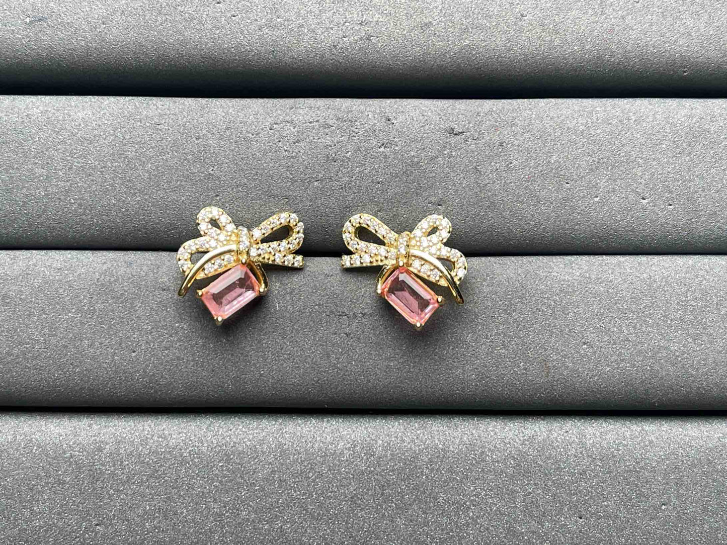 A11235 Color Changing Earrings