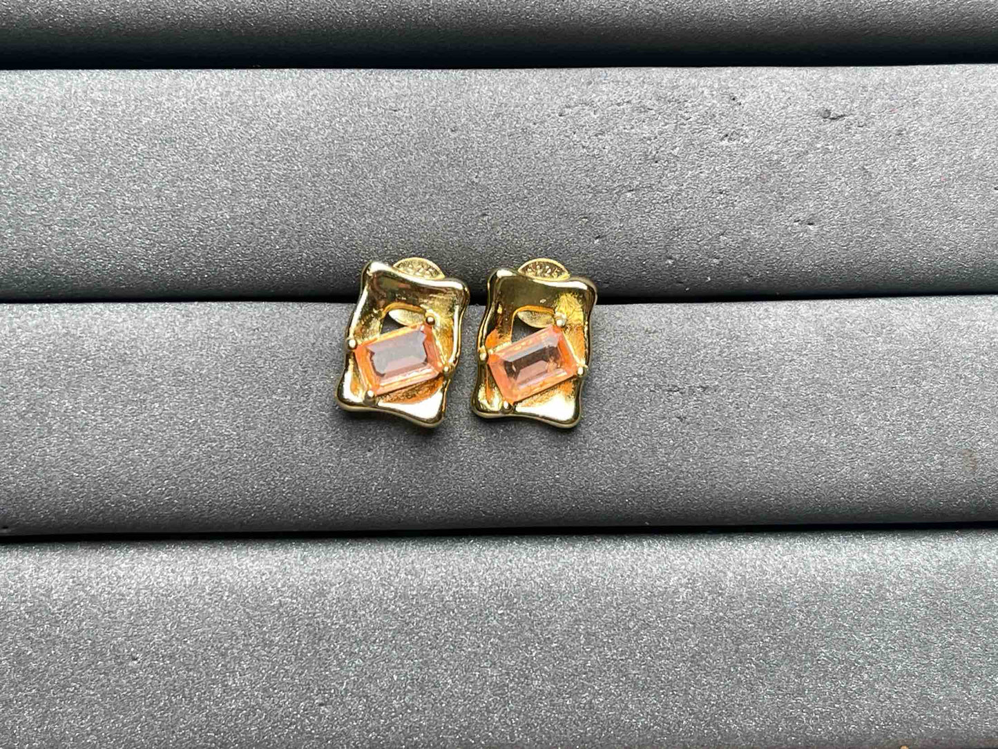 A11237 Color Changing Earrings