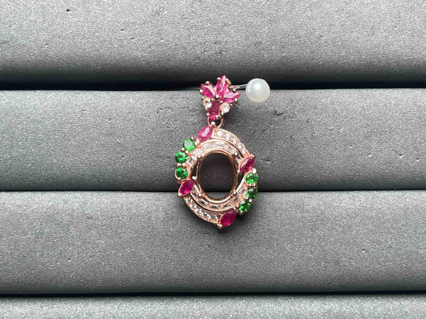 A11332 Sapphire Pendant