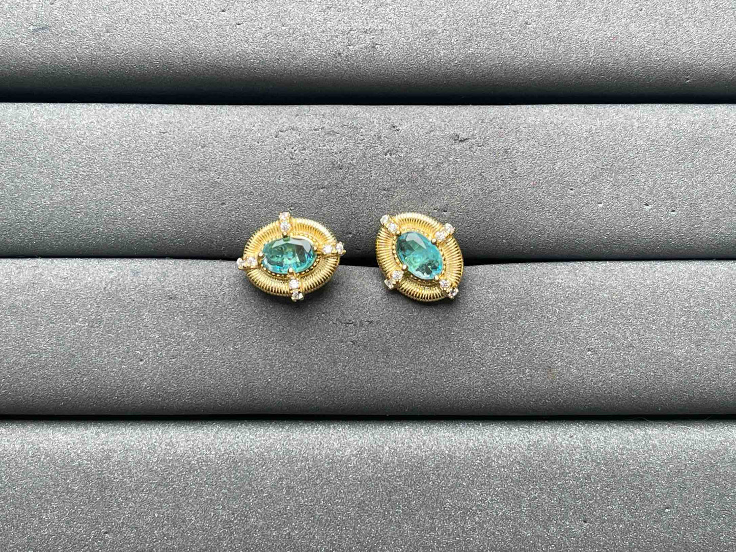 A11484 Color Changing Earrings