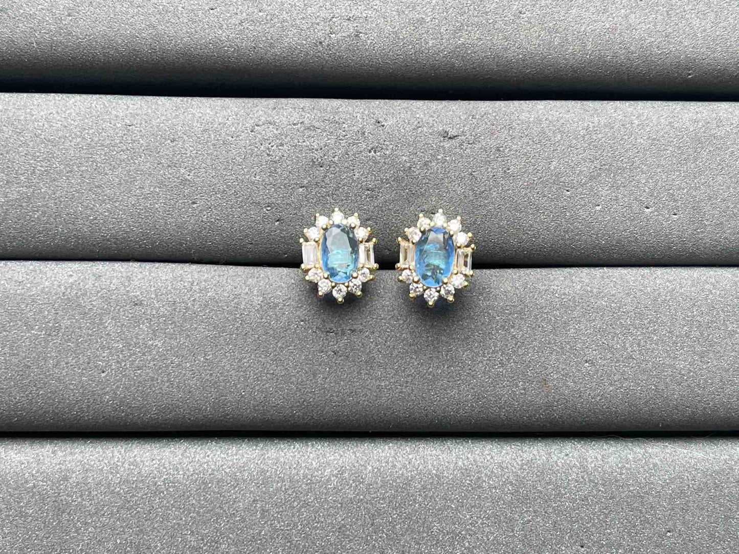 A11486 Color Changing Earrings