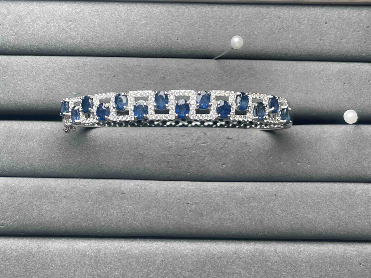 A11592 Sapphire Bangle