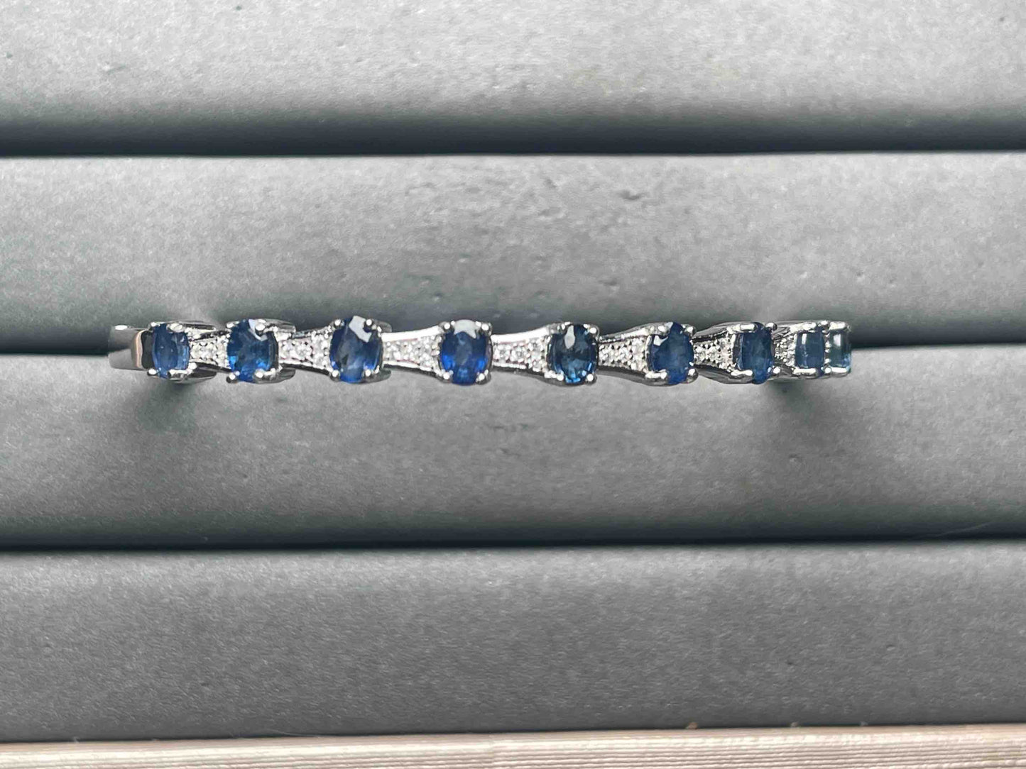 A11595 Sapphire Bangle