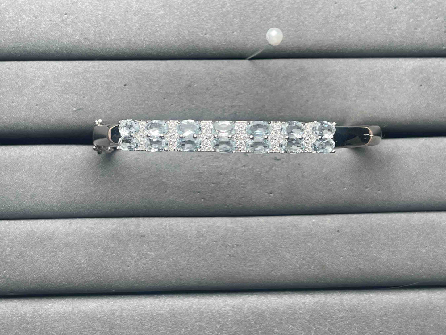 A11596 Aquamarine Bangle