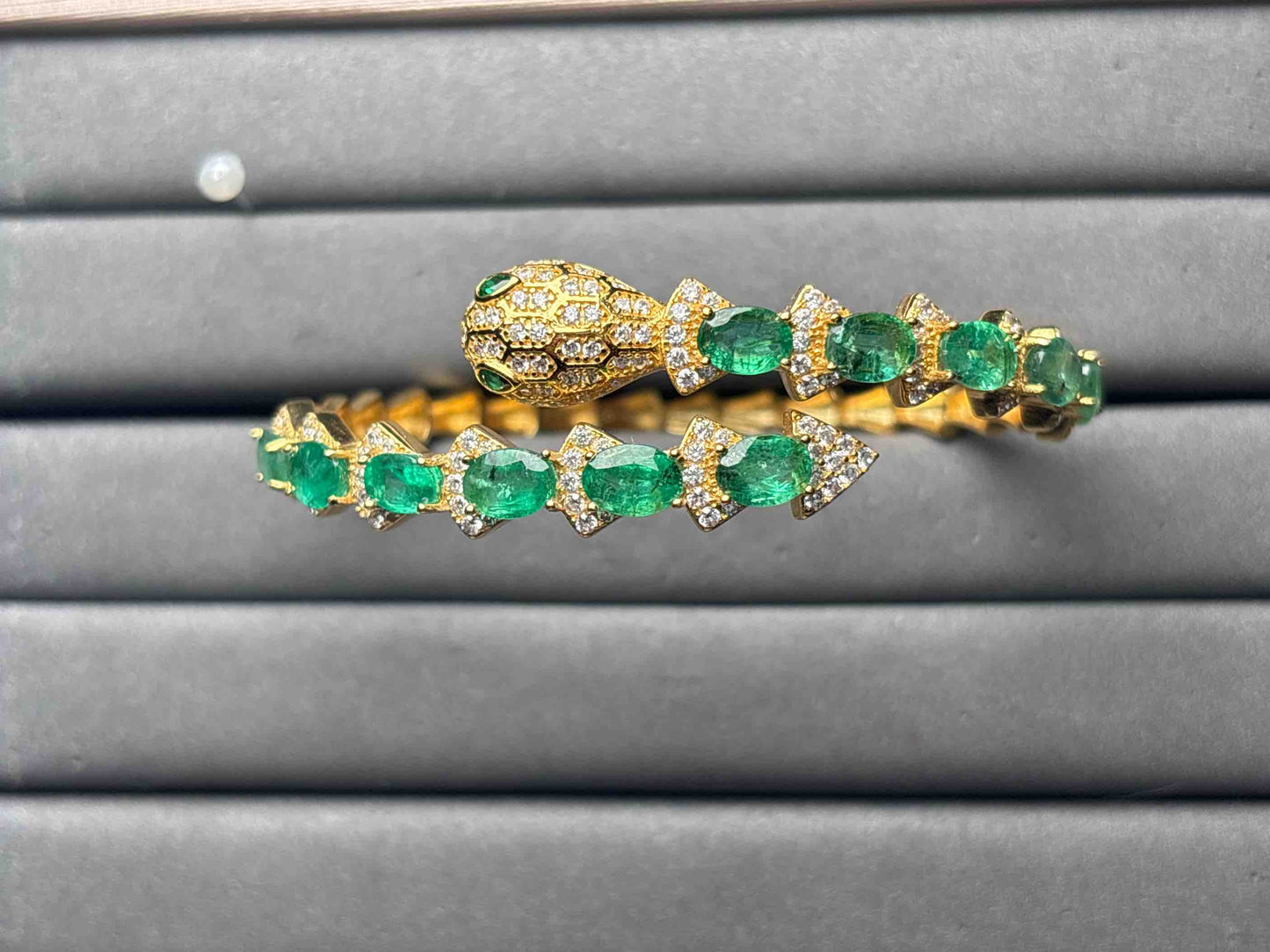 A11615 Emerald Bangle