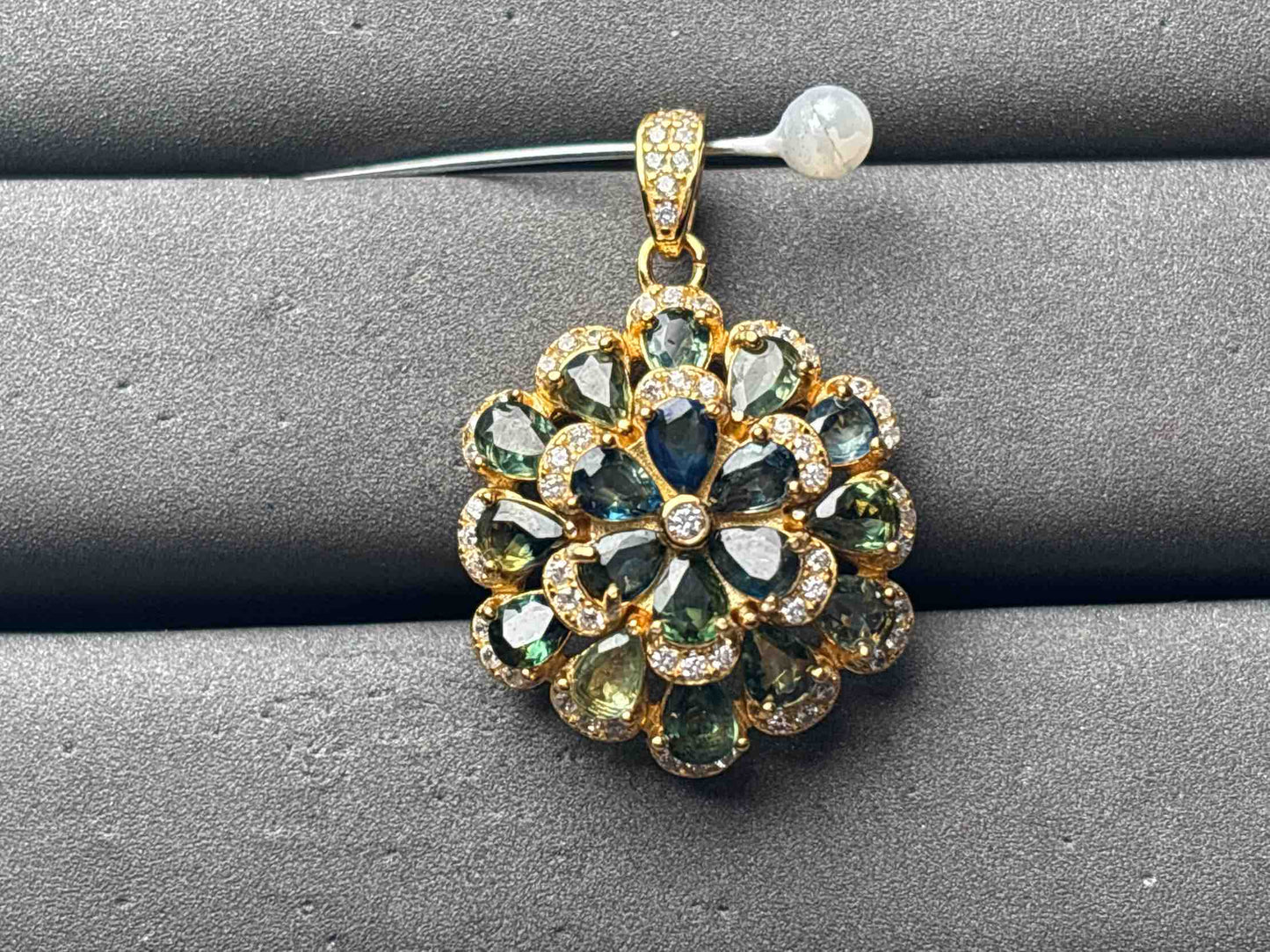 A11639 Sapphire Pendant
