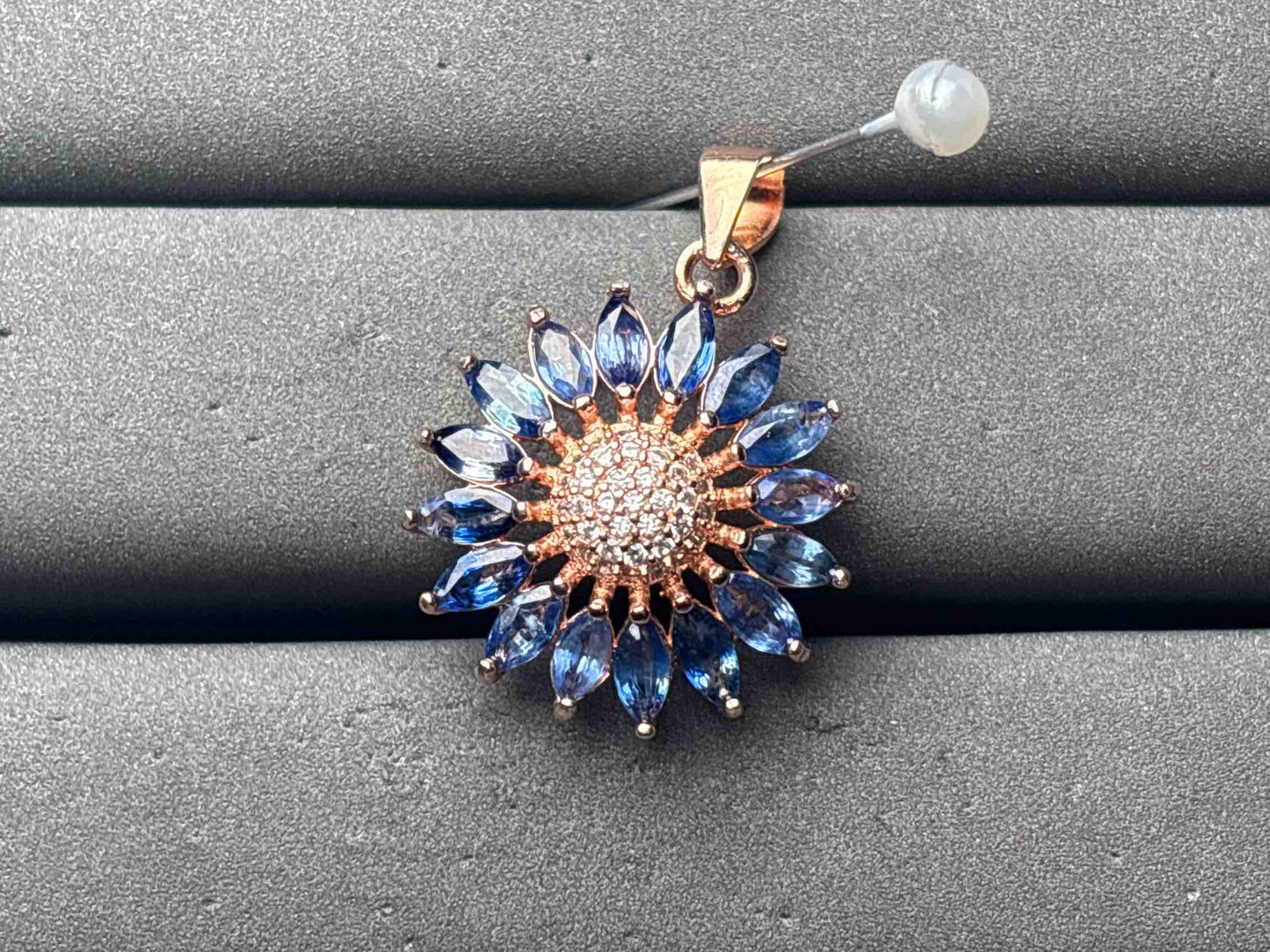 A11652 Sapphire Pendant