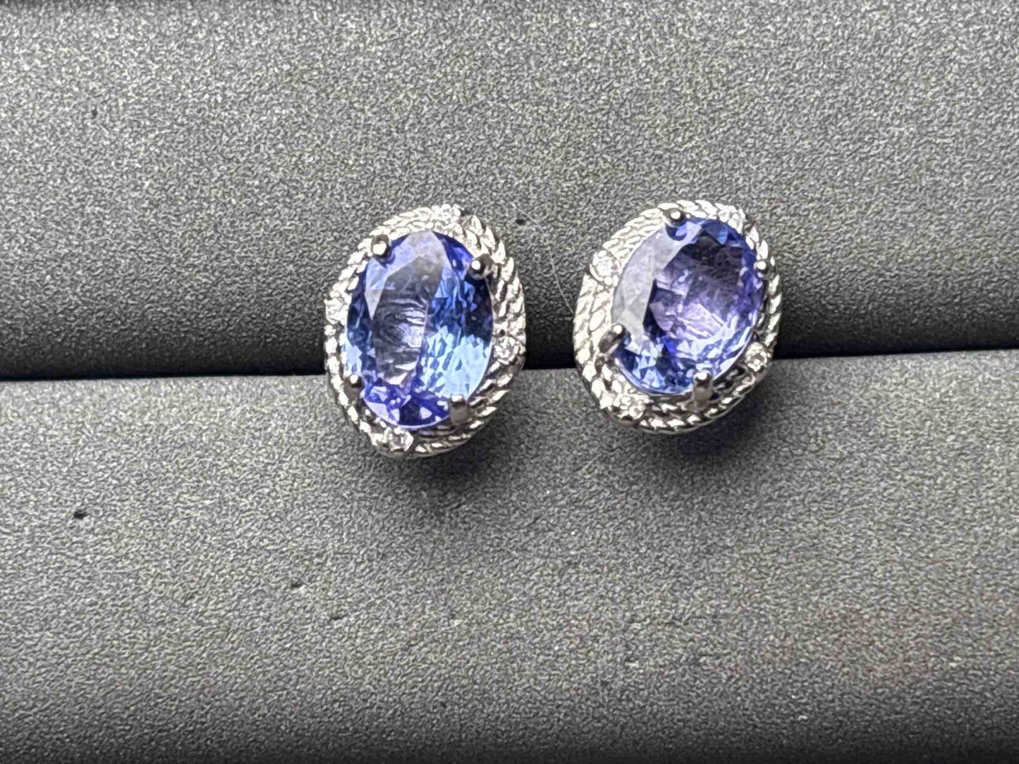 A11719 Tanzanite Earrings