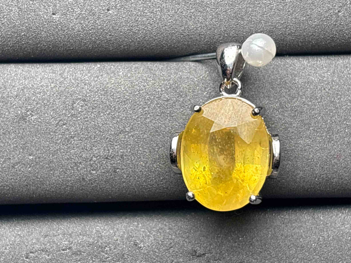 A11763 Sapphire Pendant