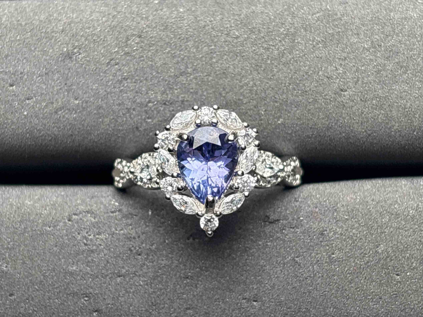 A11784 Tanzanite Ring