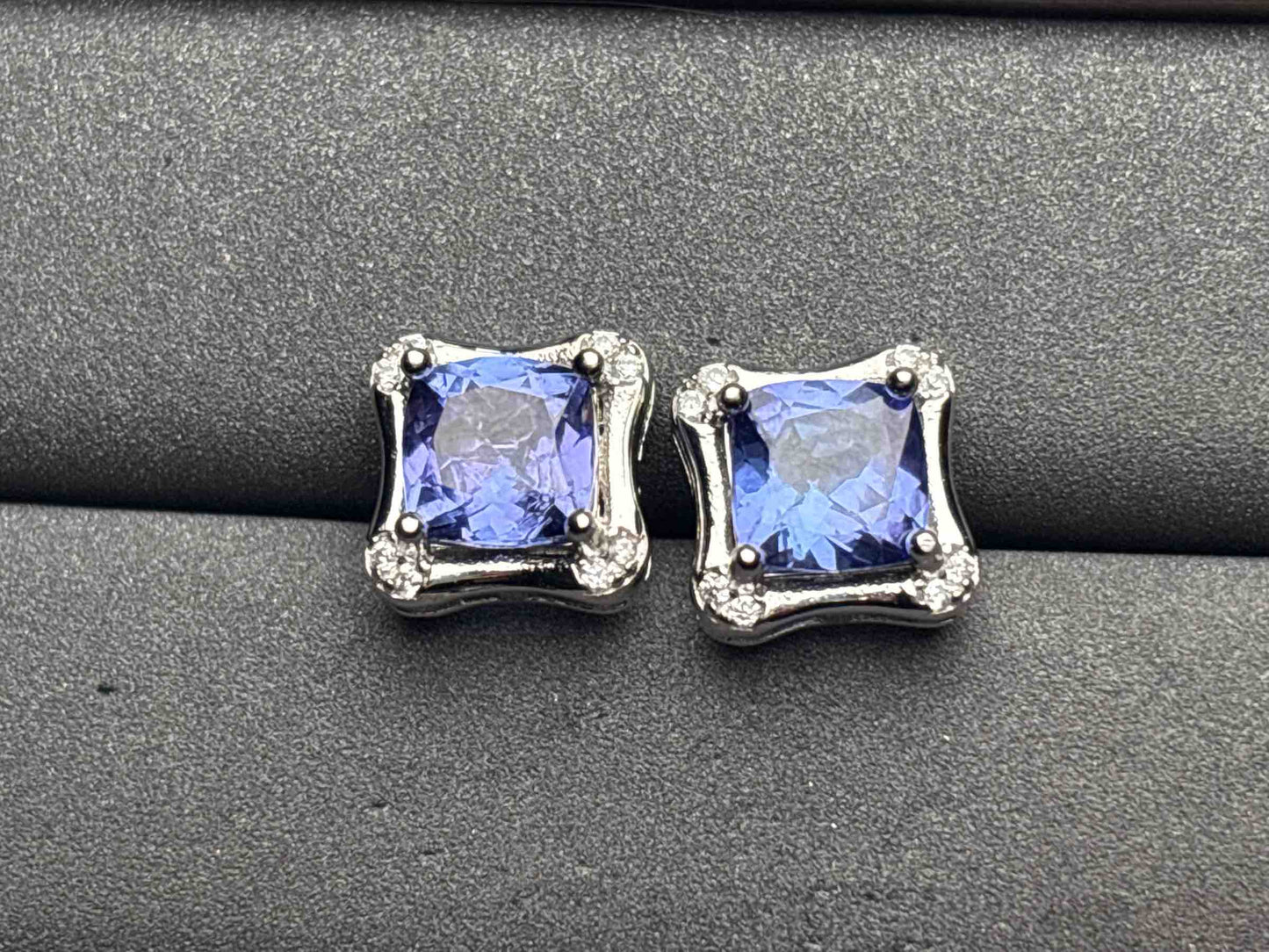 A11925 Tanzanite Earrings